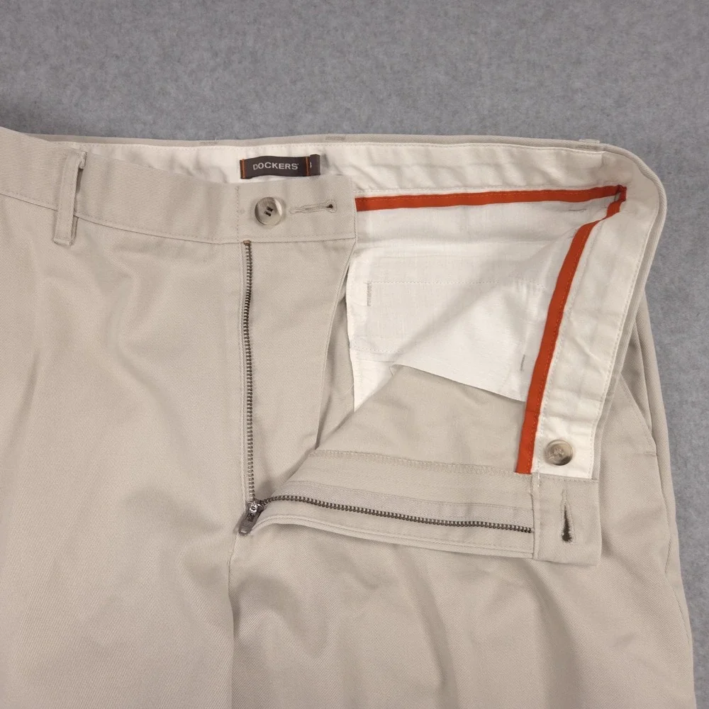 Dockers D3 Mens 34x30 Cream Ivory Khaki Flat Front Casual Chino Pants School